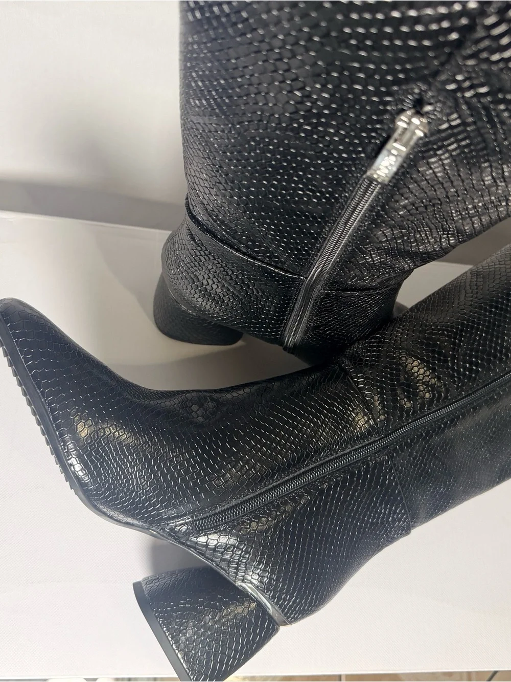 DKNY women’s Cana block heel knee high boots wide calf size 9.5